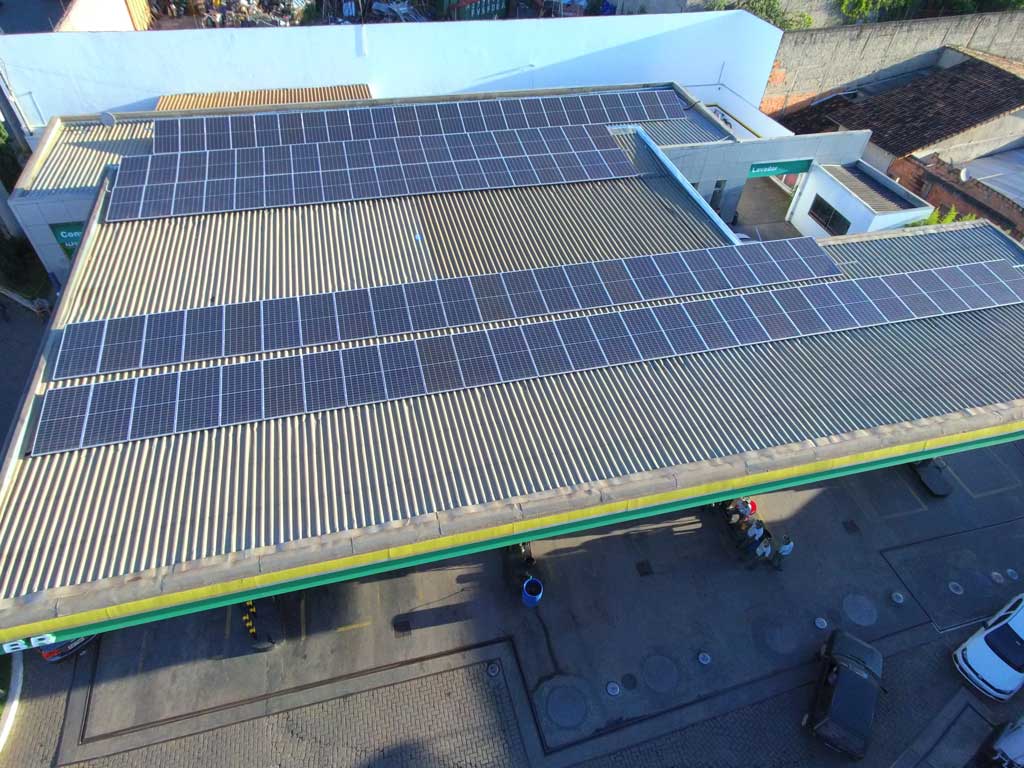 instalação-de-placas-solares-posto-de-gasolina-breeze-1