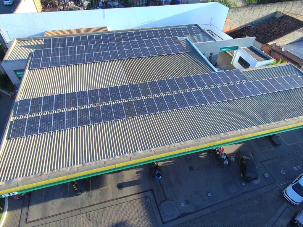 instalação-de-placas-solares-posto-de-gasolina-breeze-2